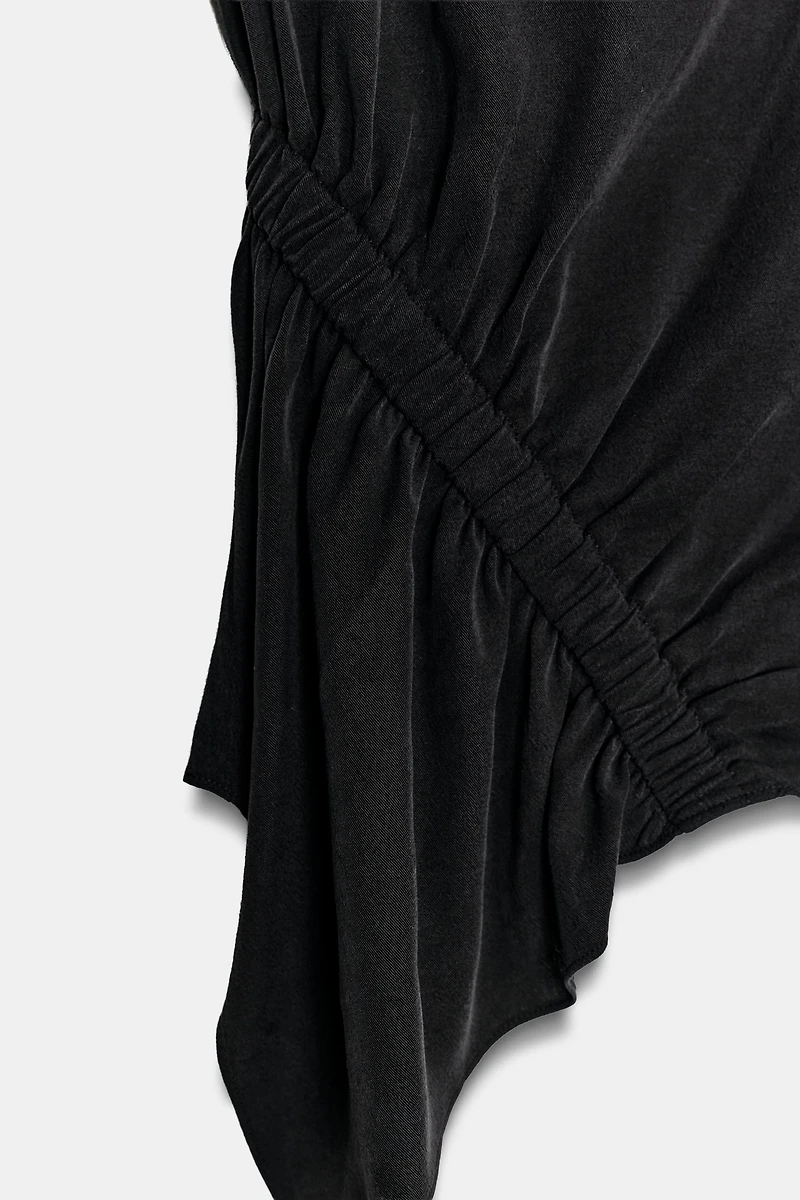 SLEEVELESS RUCHED TOP