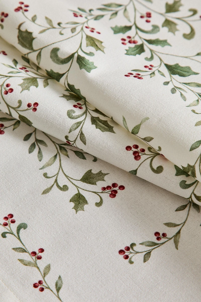 CHRISTMAS HOLLY LEAF TABLE RUNNER