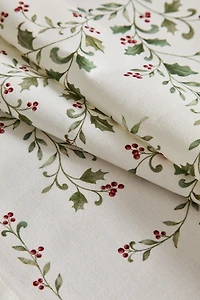 CHRISTMAS HOLLY LEAF TABLE RUNNER