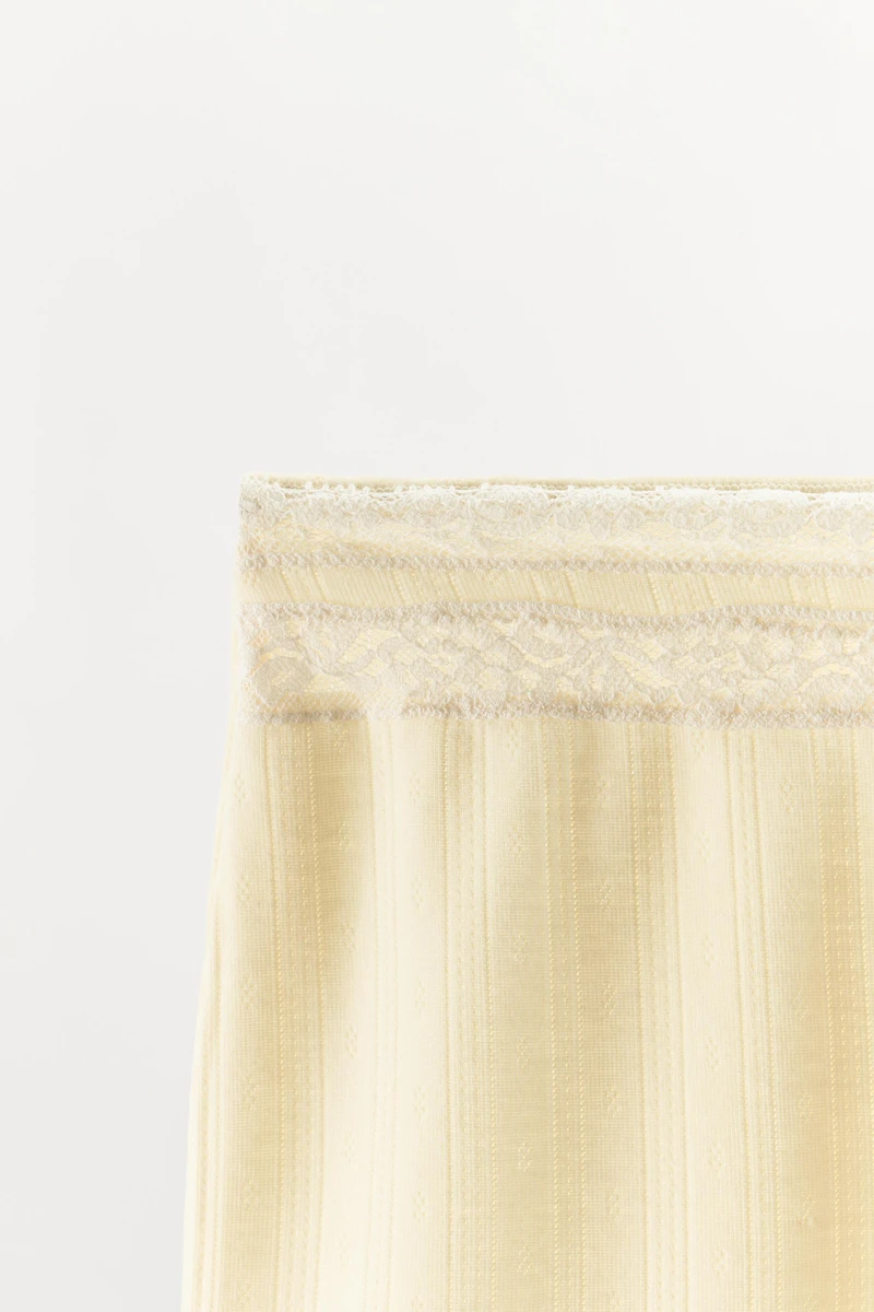 SHORT POINTELLE EN DENTELLE