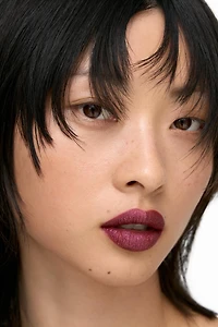 LIQUID LIPSTICK - SPARKLE PRESS ON LIPS