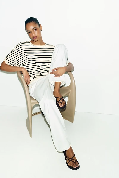 FLAT STRAPPY SANDALS