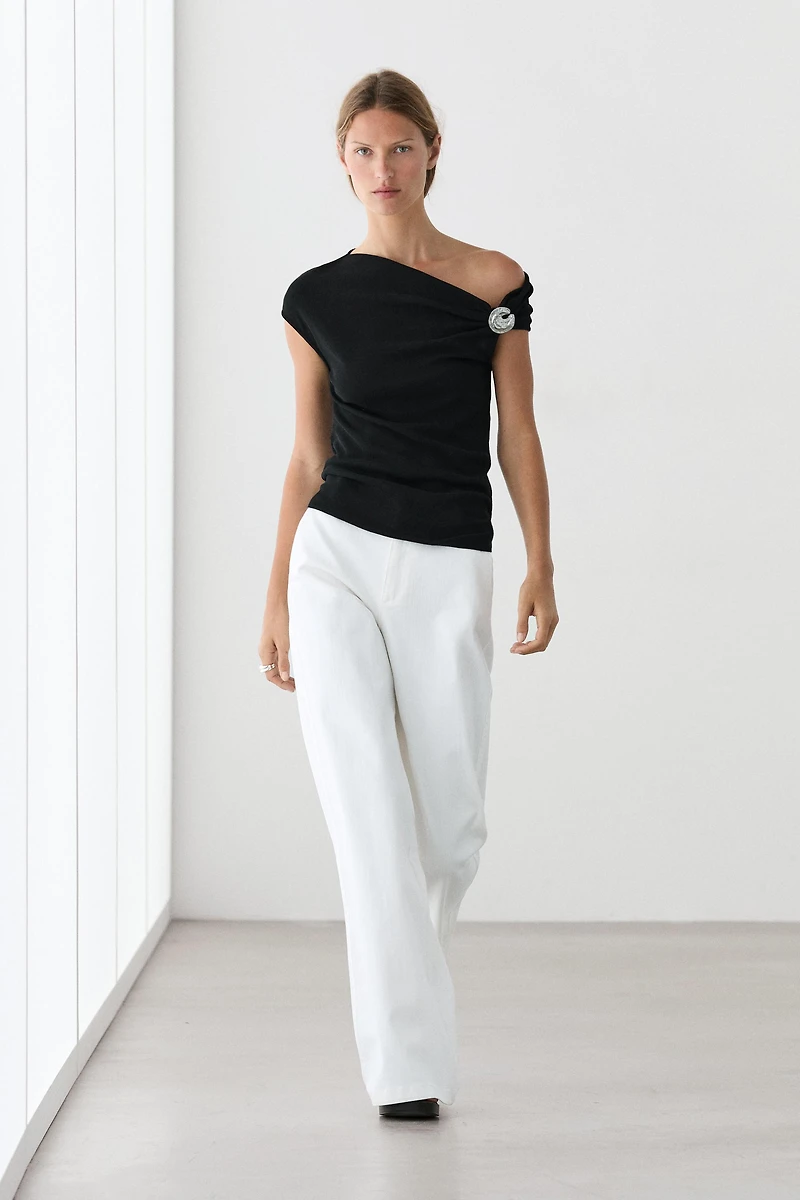 Top asymétrique détail bijou