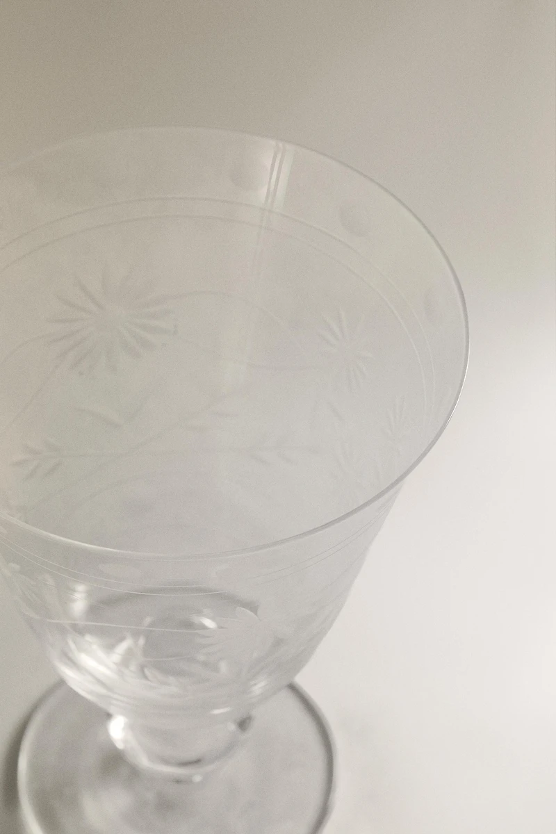 ENGRAVED WINE GLASS