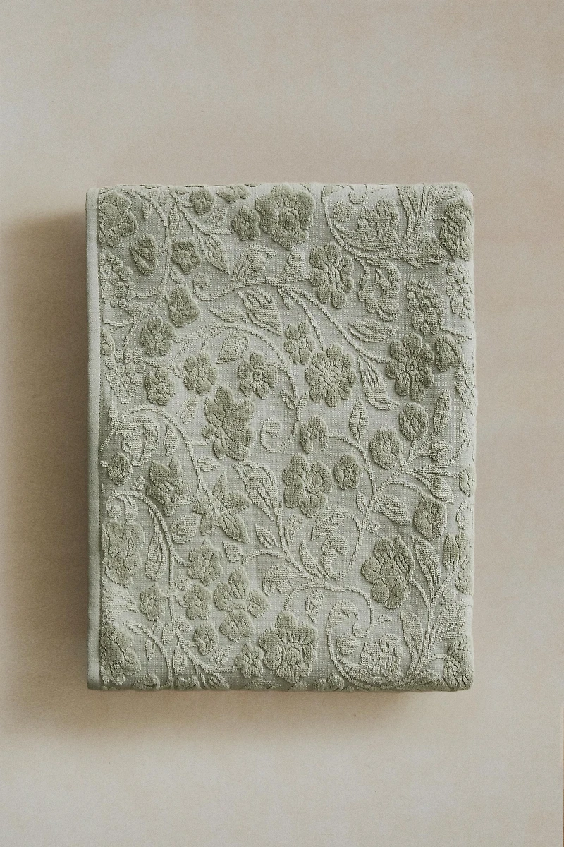 FLORAL JACQUARD BATH TOWEL