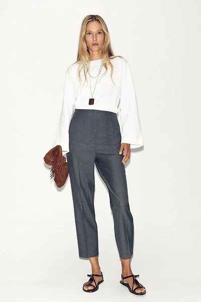 PANTS WITH A HIGH WAIST