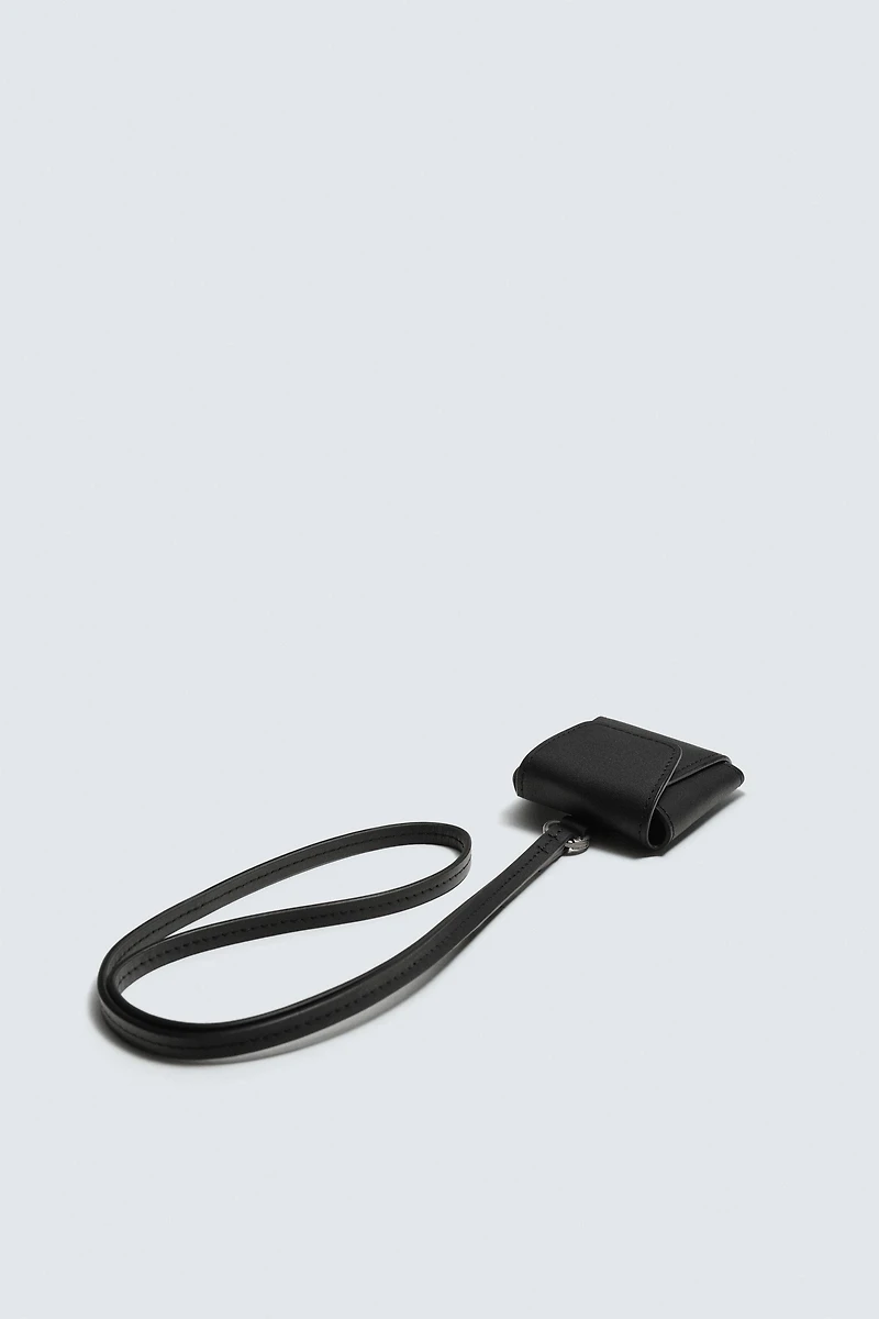LEATHER HEADPHONE HOLDER WITH PENDANT