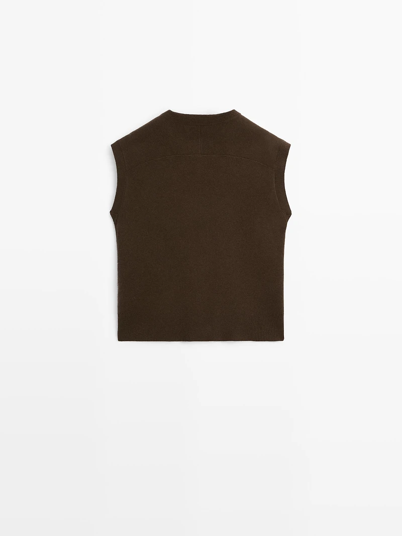 Crew neck knit vest