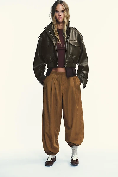PANTALON EN NYLON BOUFFANT AVEC POIGNETS ÉLASTIQUES