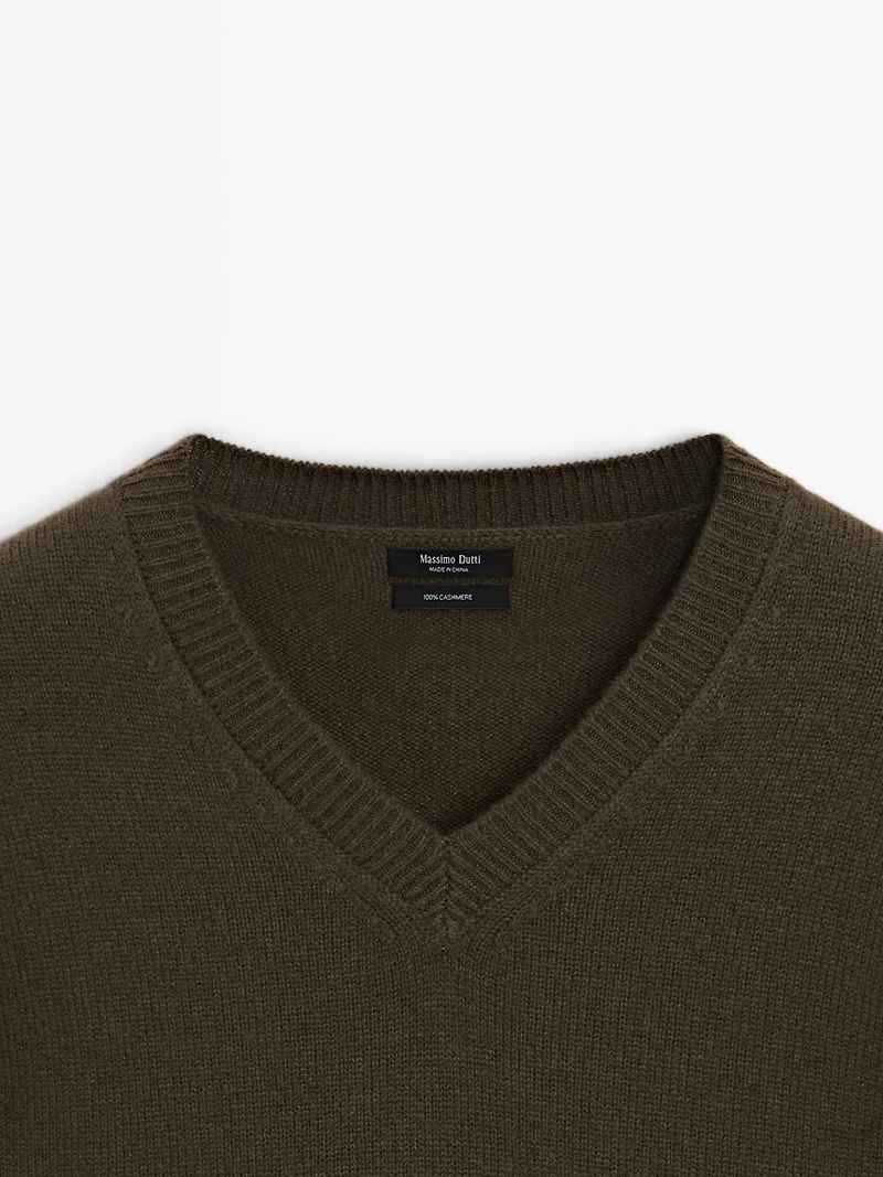 Pull oversize à col en V 100 % cachemire