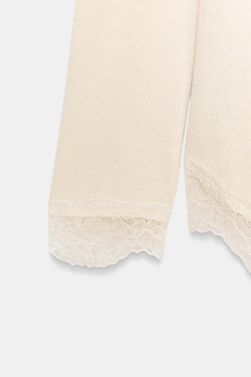 TOP EFFET DOUX EN DENTELLE