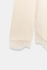 TOP EFFET DOUX EN DENTELLE