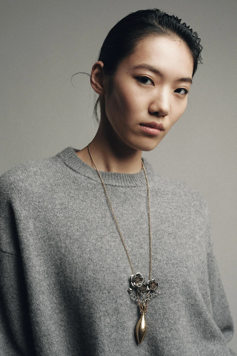 FLOWER METAL NECKLACE