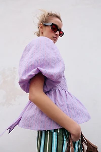 BLOUSE À RAYURES MANCHES BOUFFANTES ET NŒUD