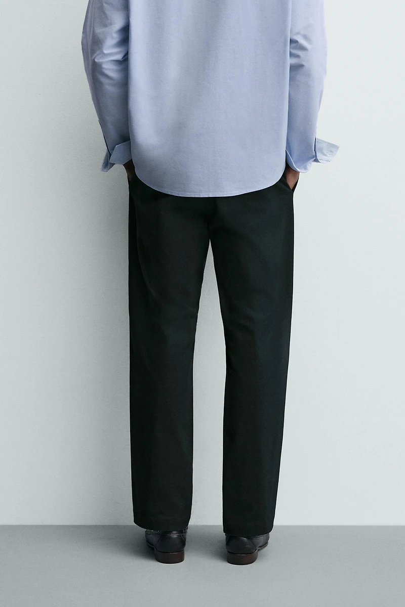 PANTALON STRUCTURÉ À PLIS