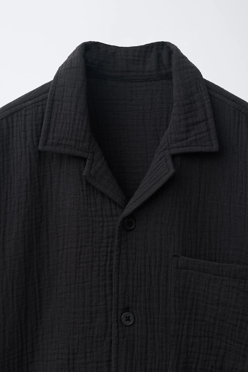 TEXTURED SPREAD COLLAR SHIRT