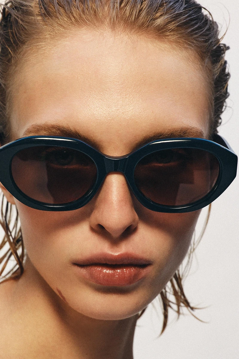 OVAL SUNGLASSES