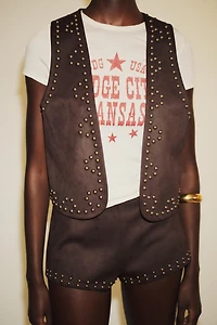 GILET EFFET DAIM À CLOUS