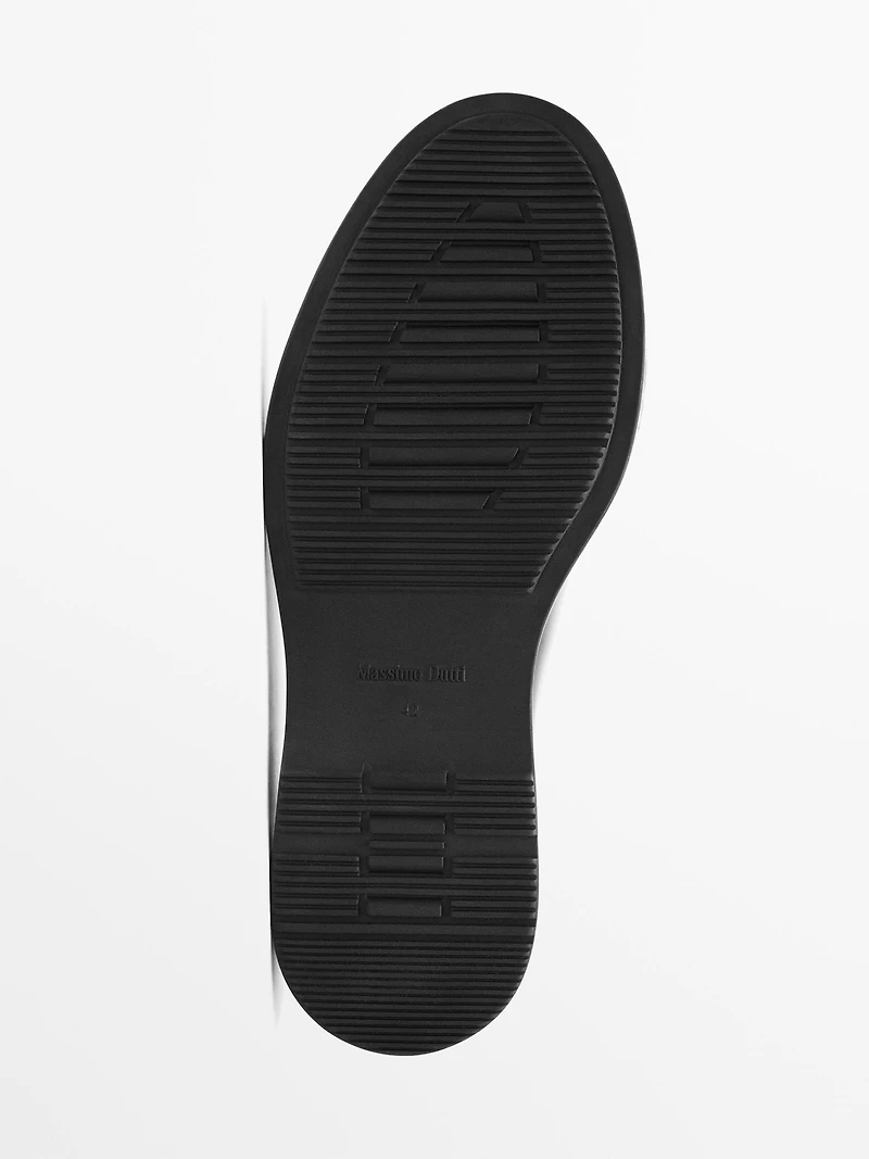 Leather shoes with moc toe