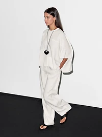 Short cape with seam details