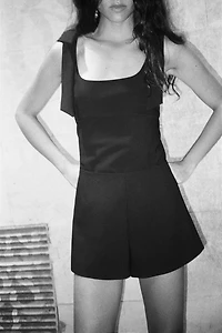 HIGH-WAISTED SHORTS