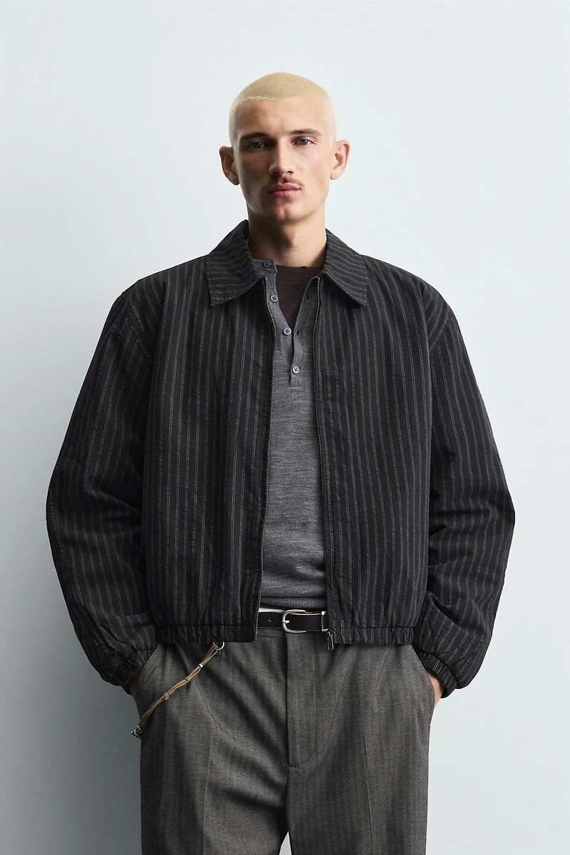 VESTE COURTE AJUSTÉE À RAYURES