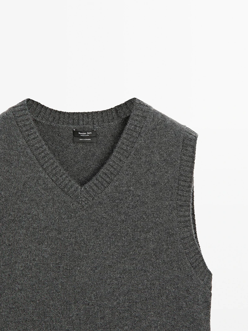 100% cashmere V-neck vest