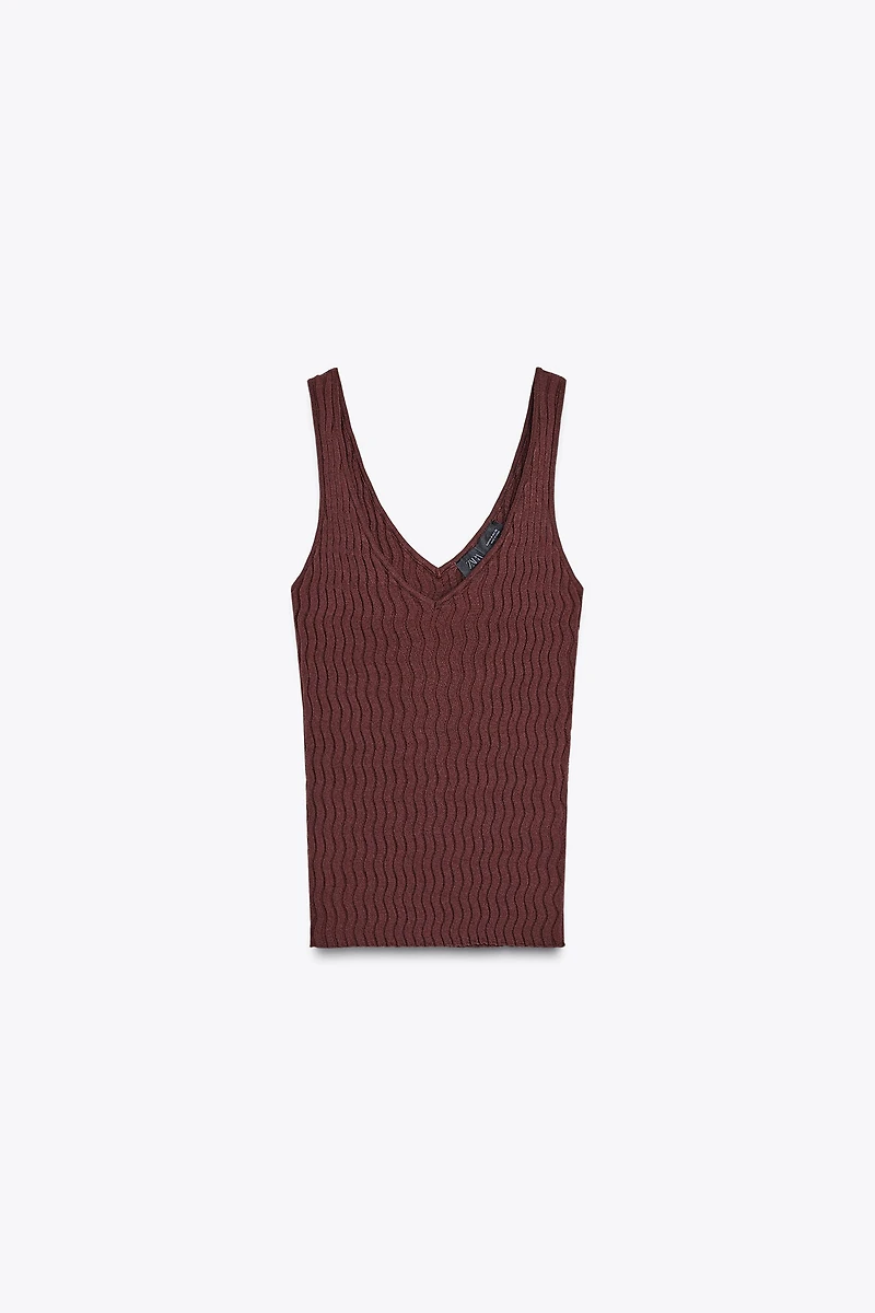 STRUCTURED KNIT TOP