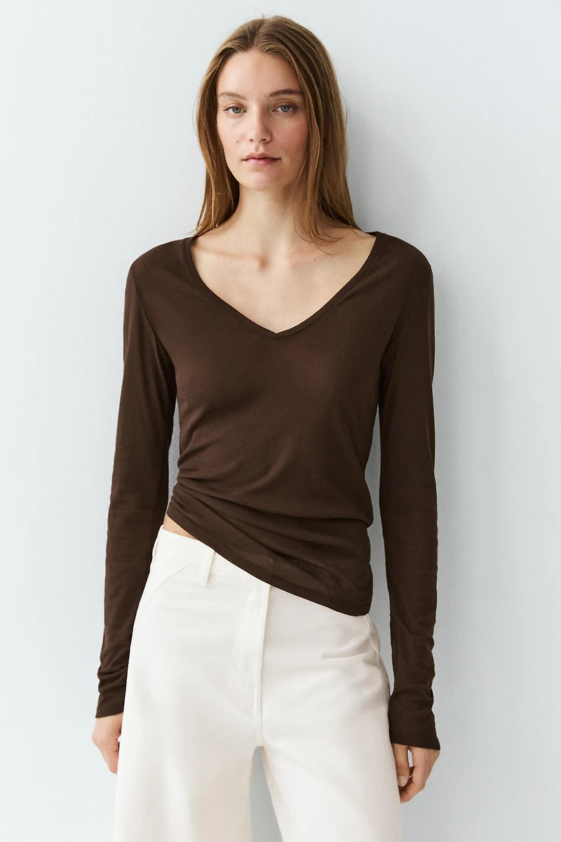 Slim fit long sleeve V-neck T-shirt