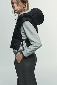 GILET EN PLUMES ET DUVET AVEC LACETS