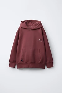 SWEAT À CAPUCHE INSCRIPTION BRODÉE