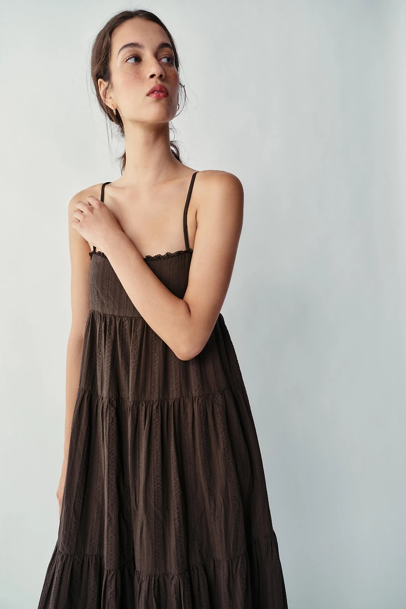 ROBE LONGUE À EMPIÈCEMENTS