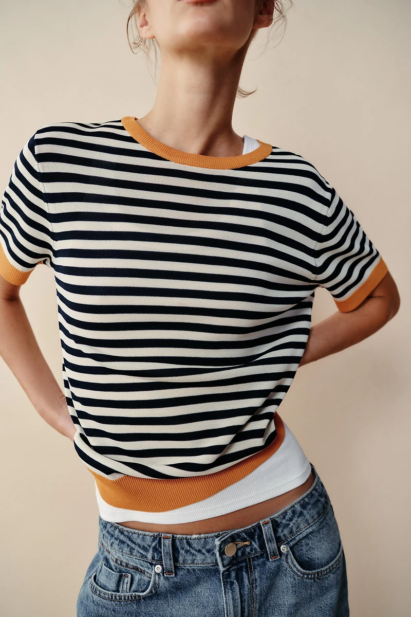 TOP EN MAILLE À RAYURES