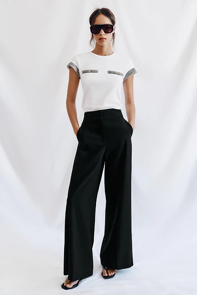 TRIM DETAIL BUTTON T-SHIRT