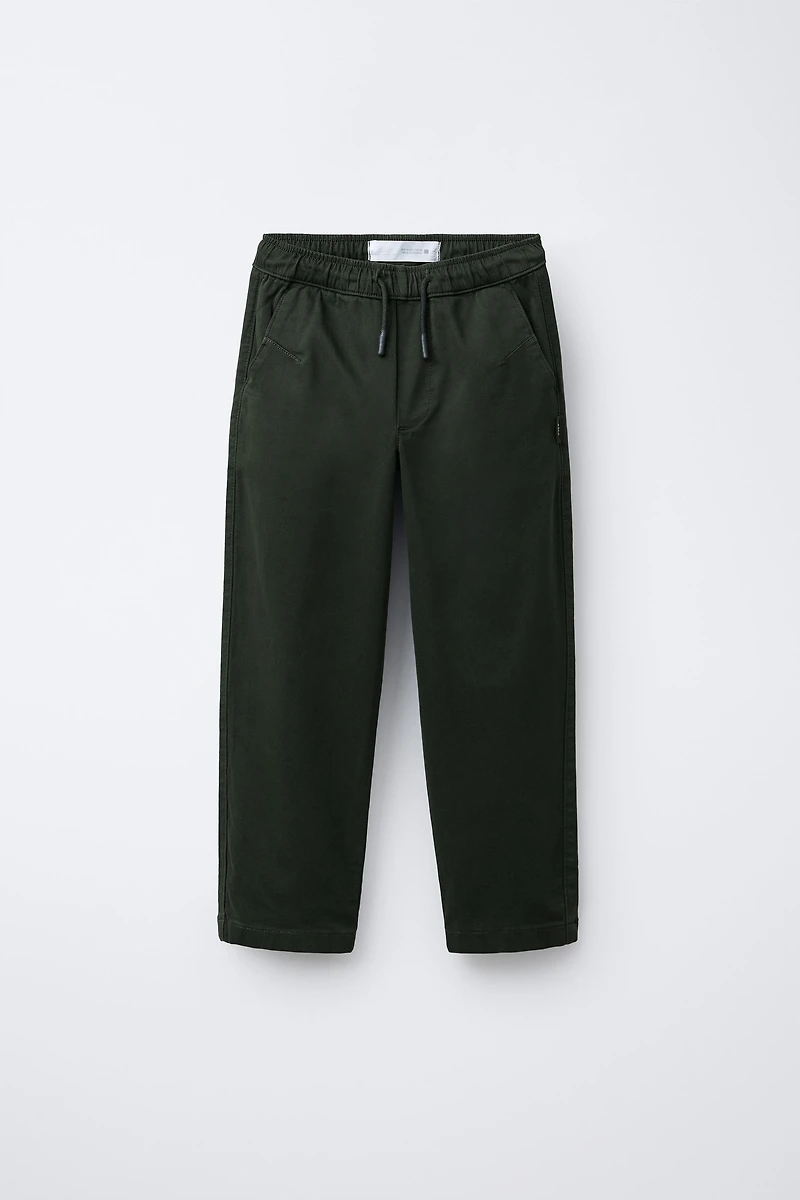 PANTALON CHINO BASIQUE ÉTIQUETTE