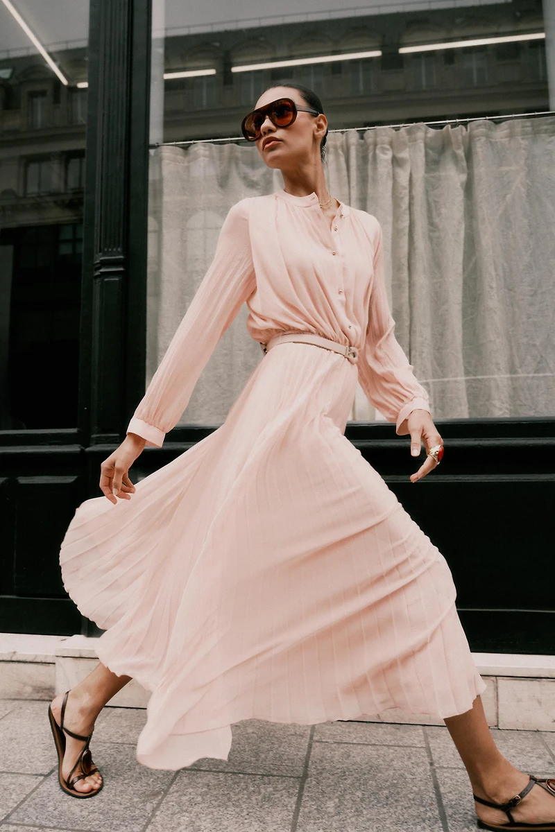 ROBE MIDI PLISSÉE CEINTURE