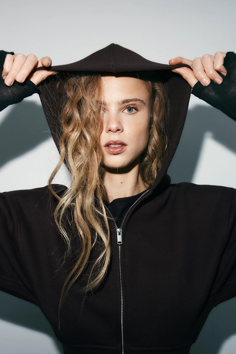 CROPPED HOODIE SWEATSHIRT