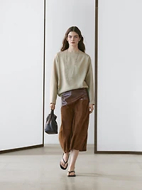 Jupe asymétrique en cuir nappa et daim avec empiècement