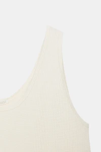 STRUCTURED STRAP TOP