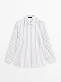 Loose-fitting striped shirt