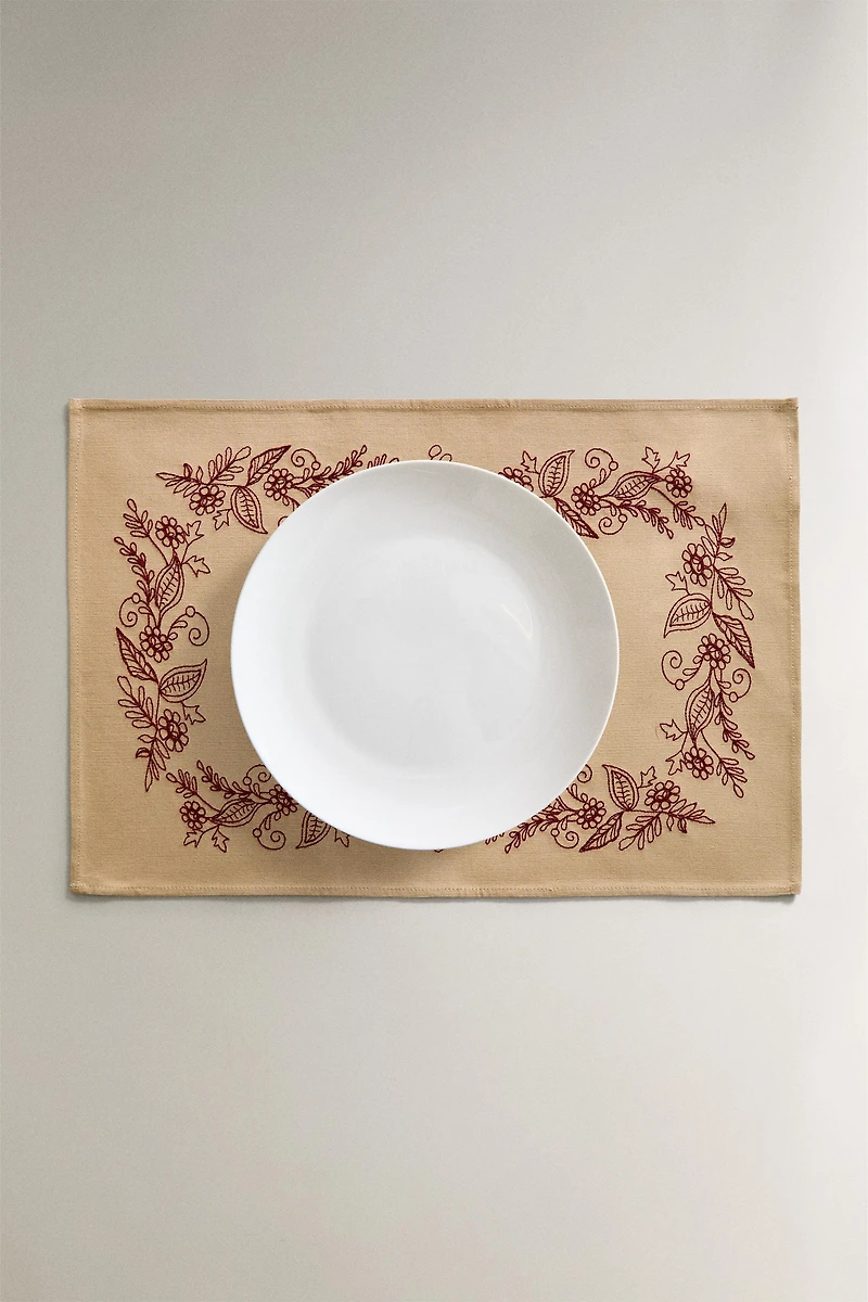 EMBROIDERED CHRISTMAS PLACEMAT WITH BRANCH DESIGN
