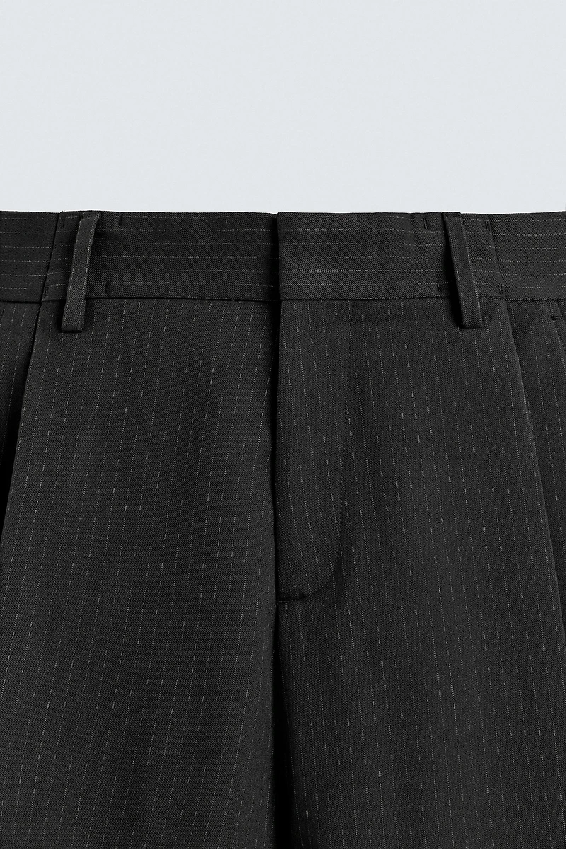 PLEATED WIDE FIT PANTS