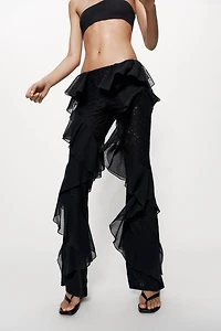 PANTALON EN DENTELLE À VOLANTS