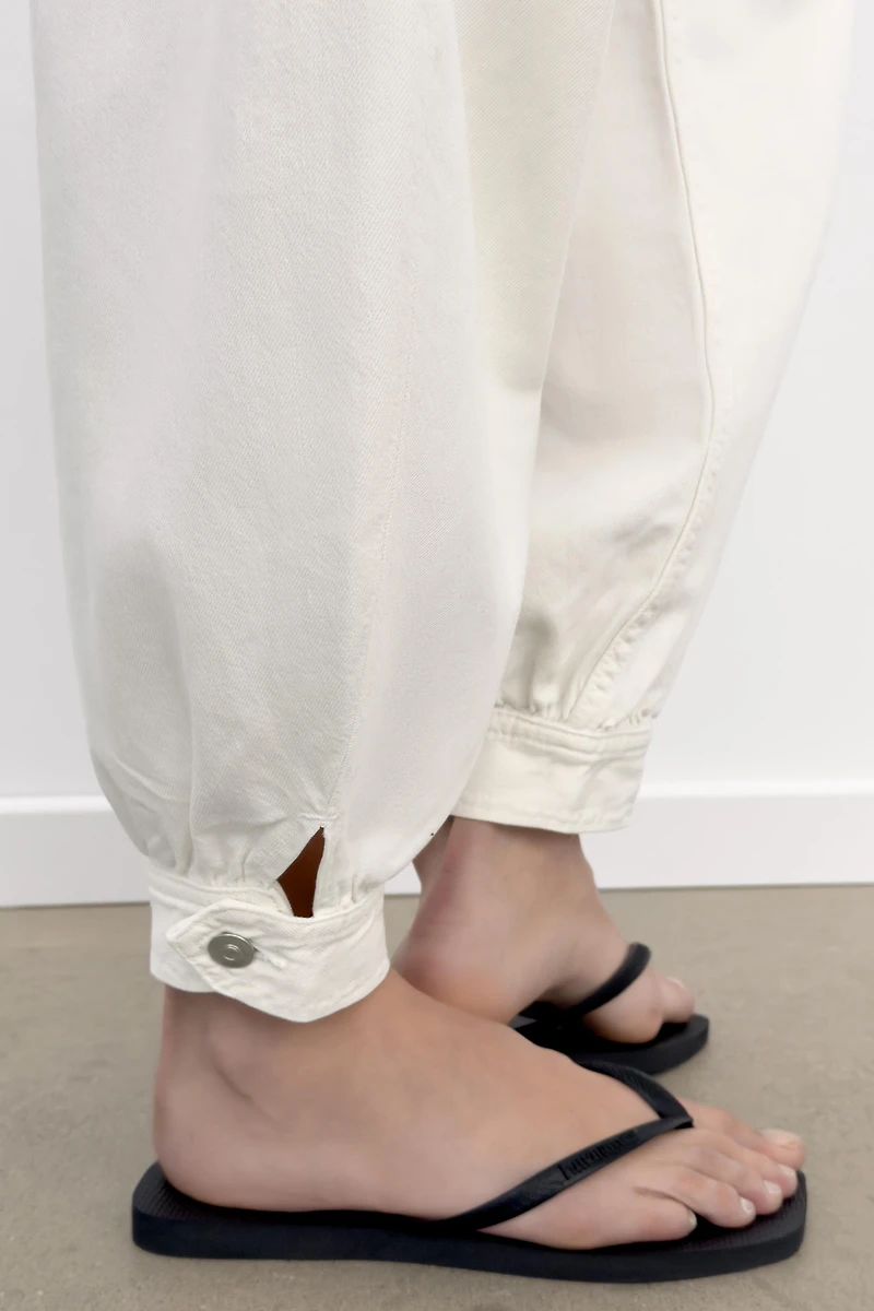 TRF MID-RISE BALLOON JEANS WITH BUTTON TABS