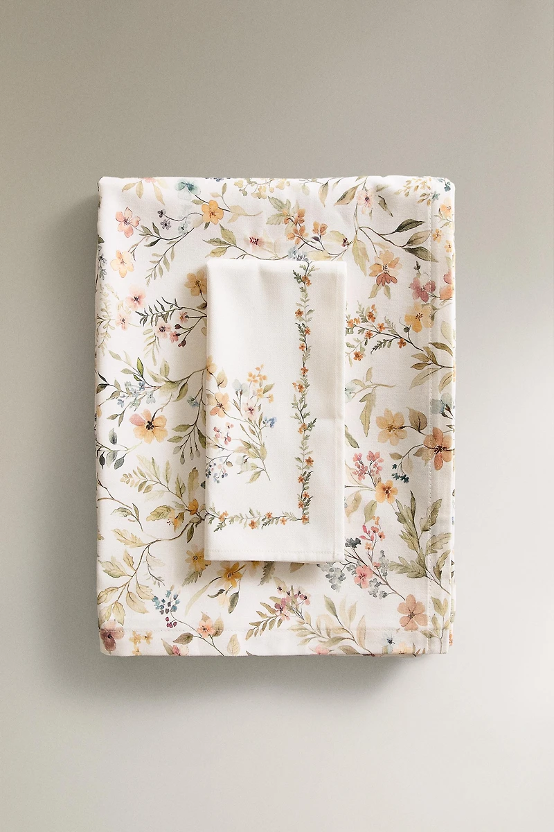 RESIN-COATED FLORAL PRINT TABLECLOTH