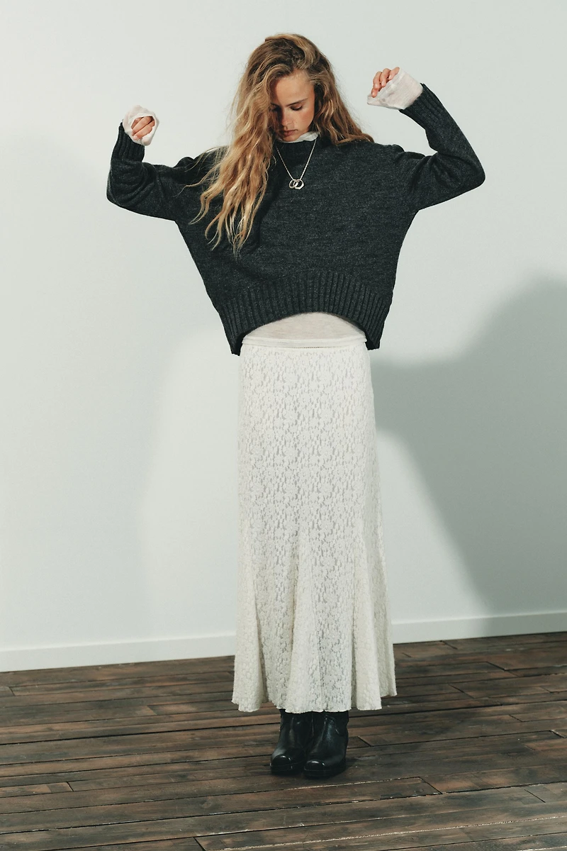 SOFT-TOUCH LACE SKIRT