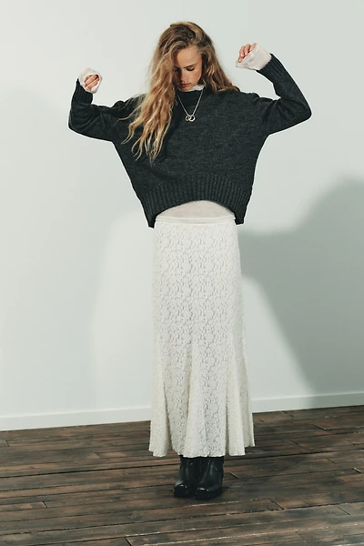 SOFT-TOUCH LACE SKIRT