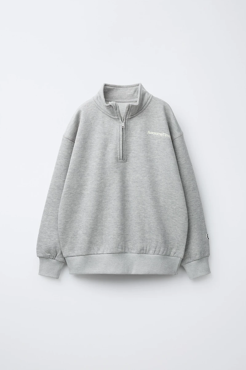 SWEATSHIRT AND JOGGER PANTS SET