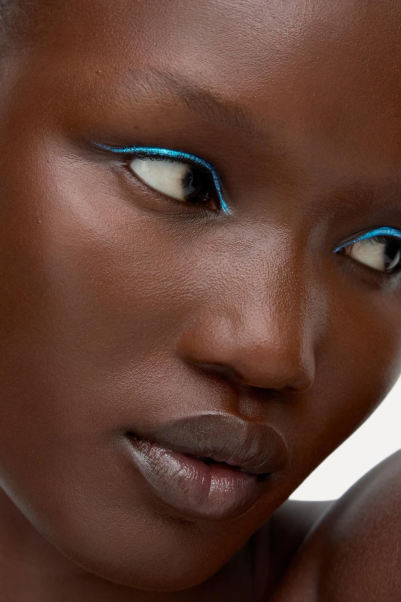 LIQUID EYELINER