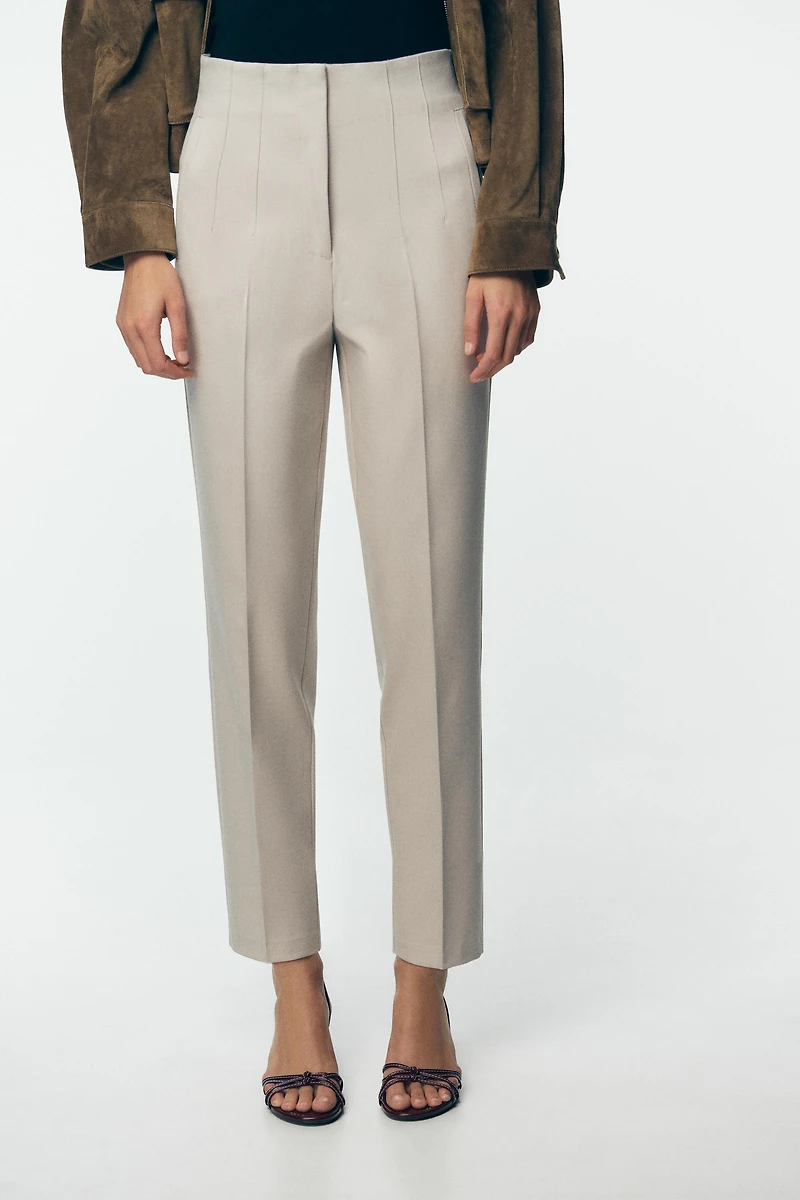 PANTS WITH A HIGH WAIST
